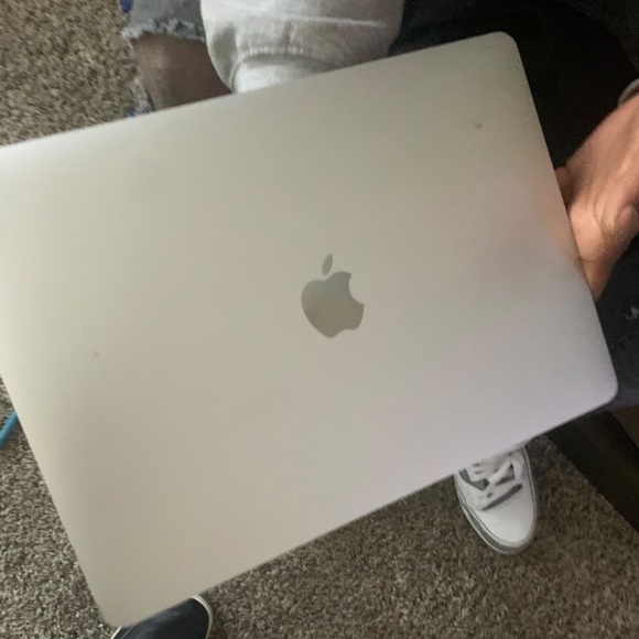 Mac book fully reseted 5 months old - Picture 1 of 3